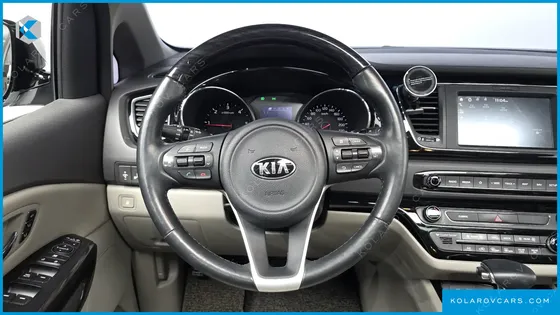 KIA CARNIVAL 7-SEATER LIMOUSINE