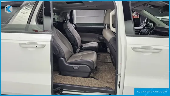 KIA CARNIVAL GASOLINE 9-SEATER SIGNATURE