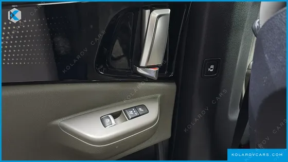KIA CARNIVAL GASOLINE 9-SEATER SIGNATURE