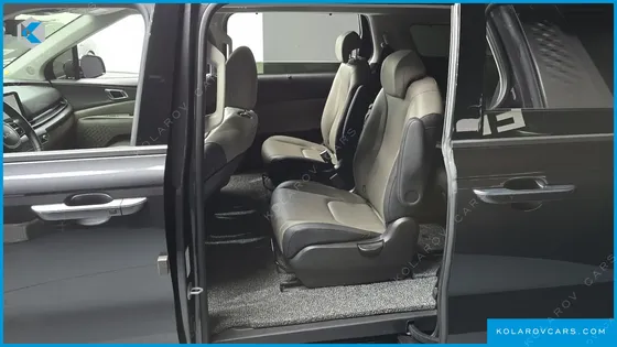 KIA CARNIVAL GASOLINE 9-SEATER NOBLESSE