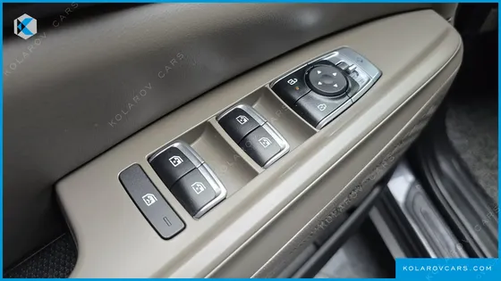 KIA CARNIVAL GASOLINE 9-SEATER NOBLESSE