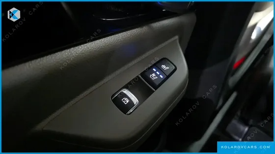 KIA CARNIVAL GASOLINE 9-SEATER SIGNATURE