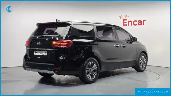 KIA CARNIVAL 9-SEATER LUXURY