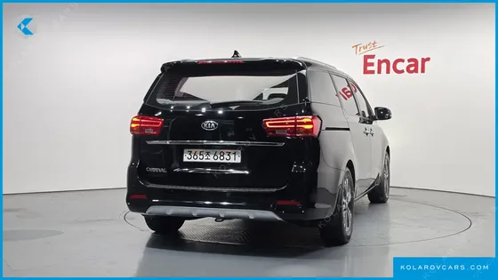 KIA CARNIVAL 9-SEATER LUXURY