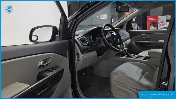 KIA CARNIVAL 9-SEATER LUXURY