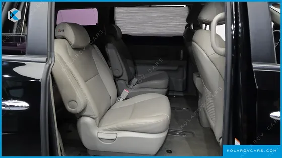 KIA CARNIVAL 9-SEATER LUXURY