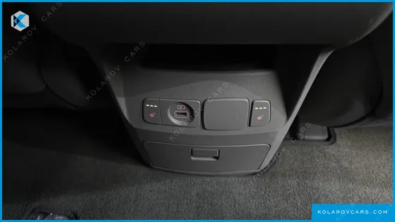 KIA CARNIVAL 9-SEATER LUXURY