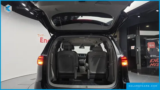 KIA CARNIVAL 9-SEATER LUXURY