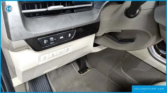 KIA CARNIVAL 9-SEATER NOBLESSE