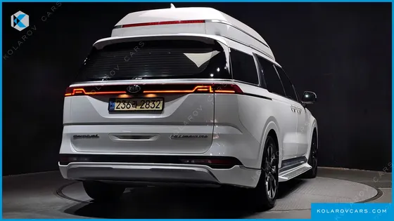 KIA CARNIVAL 7-SEATER HI-LIMOUSINE