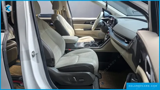 KIA CARNIVAL 7-SEATER HI-LIMOUSINE