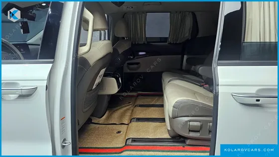 KIA CARNIVAL 7-SEATER HI-LIMOUSINE