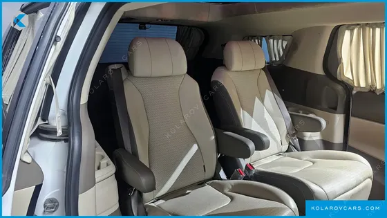 KIA CARNIVAL 7-SEATER HI-LIMOUSINE