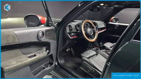 MINI COUNTRYMAN JCW LAUNCH PACK