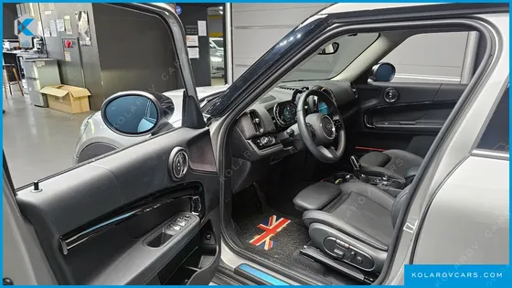 MINI COUNTRYMAN CLASSIC PLUS LAUNCH PACK