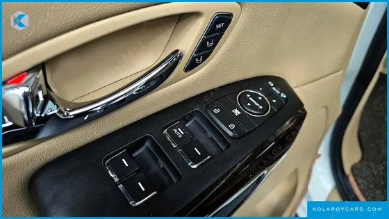 KIA CARNIVAL 7-SEATER LIMOUSINE
