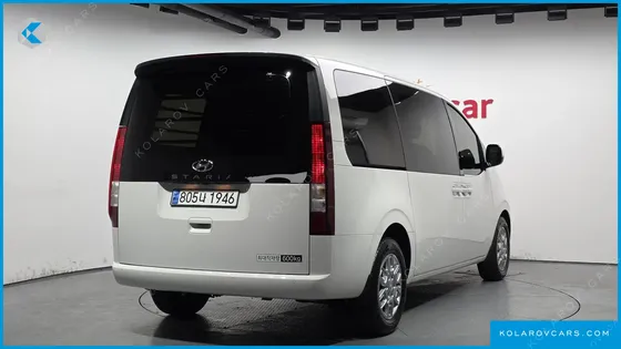 HYUNDAI STARIA CARGO 5-SEATER