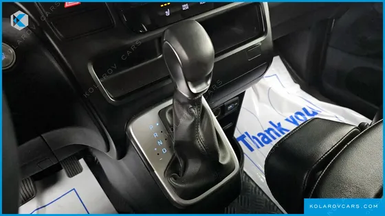 HYUNDAI STARIA TOURER 11-SEATER
