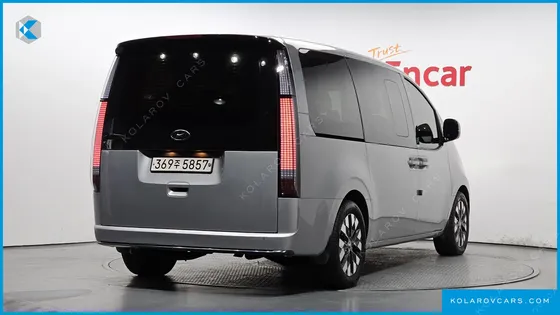 HYUNDAI STARIA LOUNGE 7-SEATER