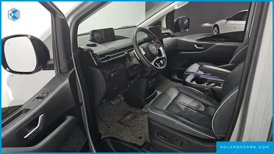 HYUNDAI STARIA LOUNGE 7-SEATER