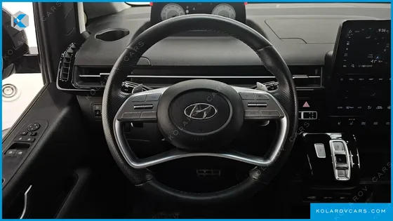 HYUNDAI STARIA LOUNGE 7-SEATER