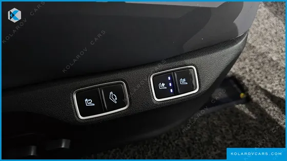 HYUNDAI STARIA LOUNGE 7-SEATER