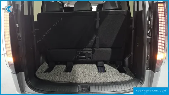 HYUNDAI STARIA LOUNGE 7-SEATER