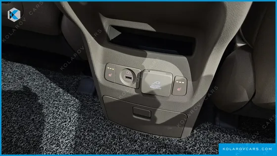 KIA CARNIVAL 9-SEATER NOBLESSE SPECIAL
