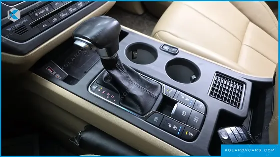 KIA CARNIVAL GASOLINE 9-SEATER HI-LIMOUSINE