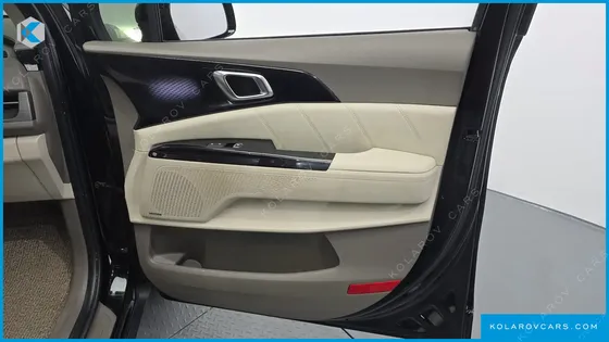 KIA CARNIVAL 9-SEATER SIGNATURE
