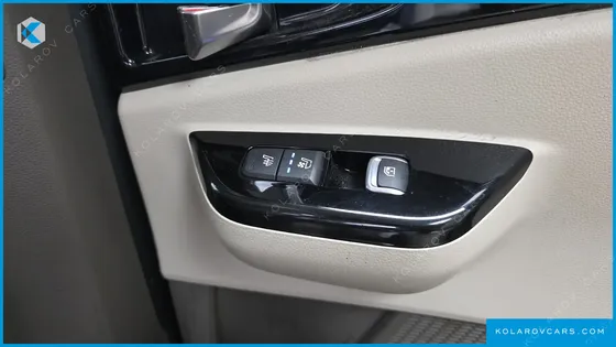 KIA CARNIVAL 9-SEATER SIGNATURE