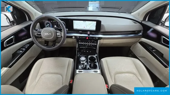 KIA CARNIVAL 7-SEATER HI-LIMOUSINE