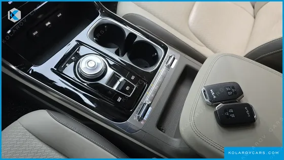 KIA CARNIVAL 7-SEATER HI-LIMOUSINE