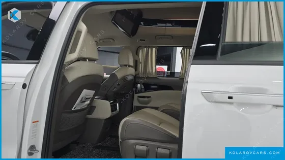 KIA CARNIVAL 7-SEATER HI-LIMOUSINE