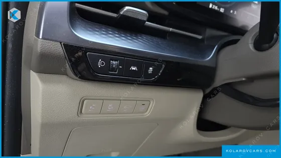 KIA CARNIVAL 7-SEATER HI-LIMOUSINE