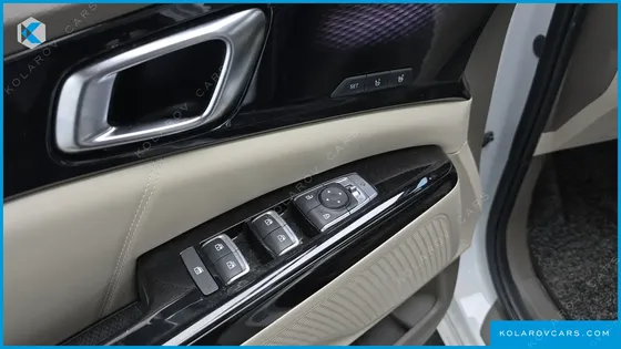 KIA CARNIVAL 7-SEATER HI-LIMOUSINE