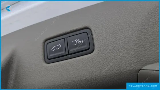 KIA CARNIVAL 7-SEATER HI-LIMOUSINE