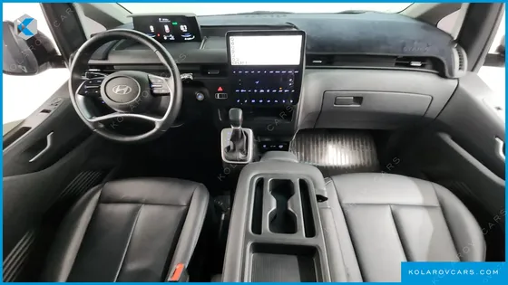 HYUNDAI STARIA 4WD TOURER 9-SEATER