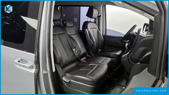 HYUNDAI STARIA 4WD TOURER 11-SEATER