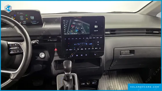 HYUNDAI STARIA 4WD TOURER 11-SEATER