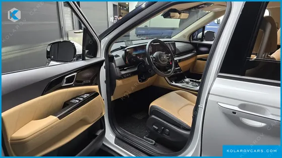 KIA CARNIVAL 9-SEATER SIGNATURE