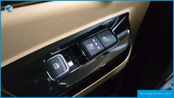 KIA CARNIVAL 9-SEATER SIGNATURE