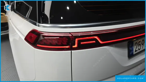 KIA CARNIVAL 9-SEATER SIGNATURE