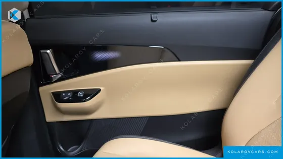 KIA CARNIVAL 9-SEATER SIGNATURE