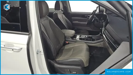 KIA CARNIVAL 9-SEATER SIGNATURE
