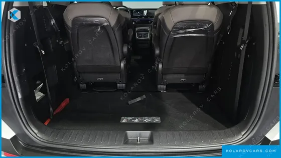 KIA CARNIVAL 9-SEATER SIGNATURE