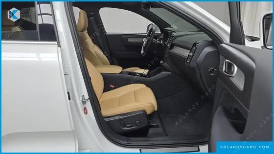 VOLVO XC40 B4 INSCRIPTION