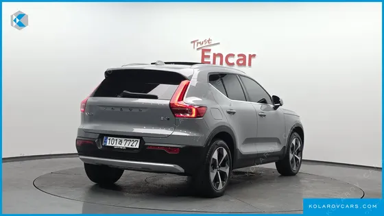 VOLVO XC40 B4 ULTRA BRIGHT