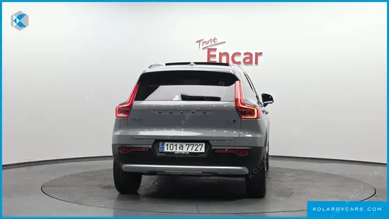 VOLVO XC40 B4 ULTRA BRIGHT