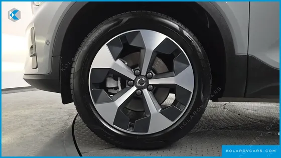 VOLVO XC40 B4 ULTRA BRIGHT